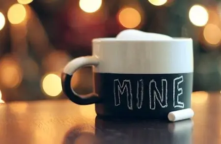 DIY Chalkboard Mug | Photo credit: DIY Candy