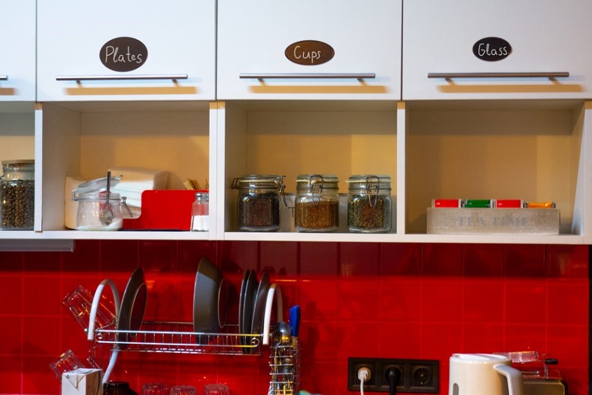 Switching to reusable alternatives is one way to practice the 5 Rs of sustainability.
